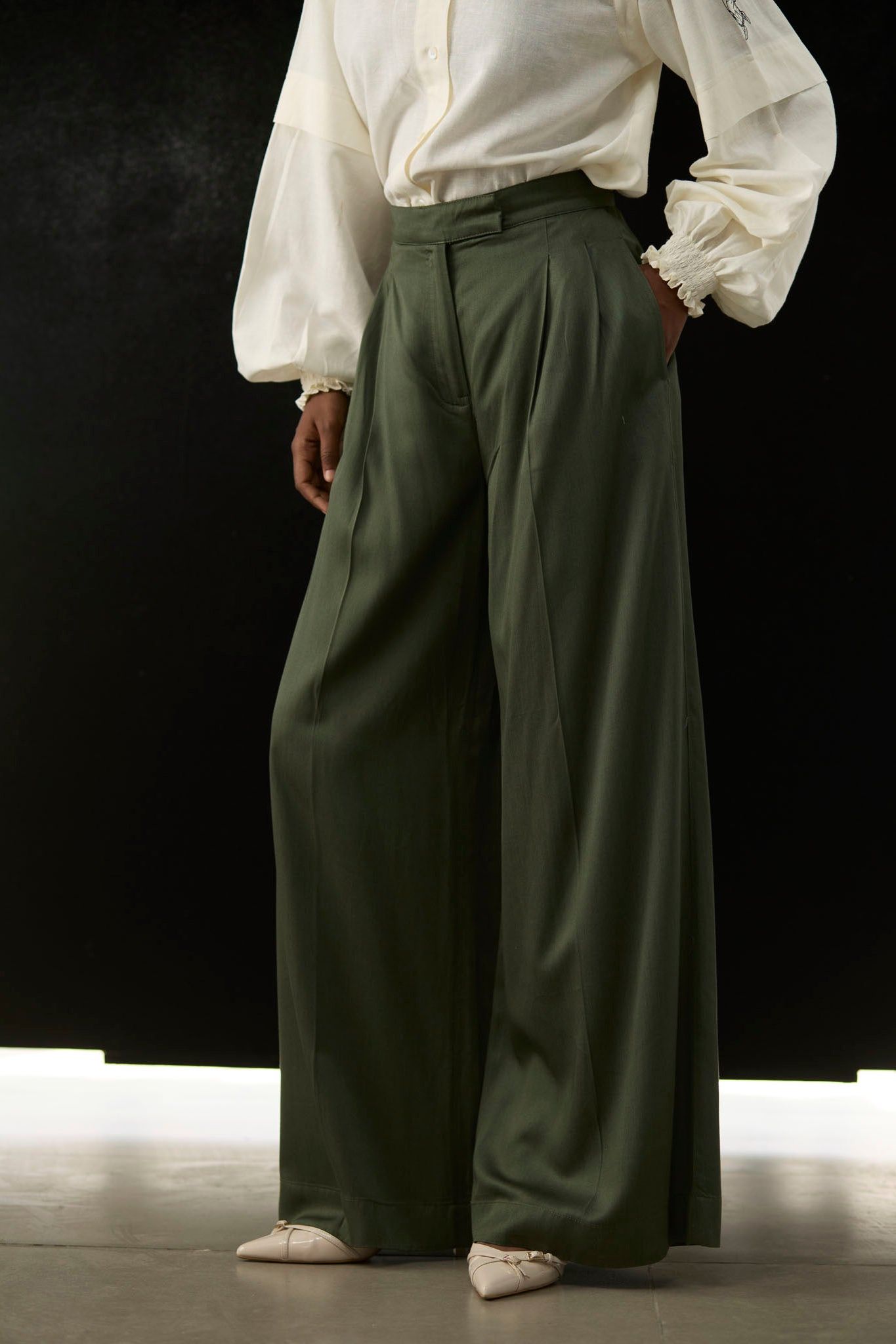 No. 08 Flared Trousers